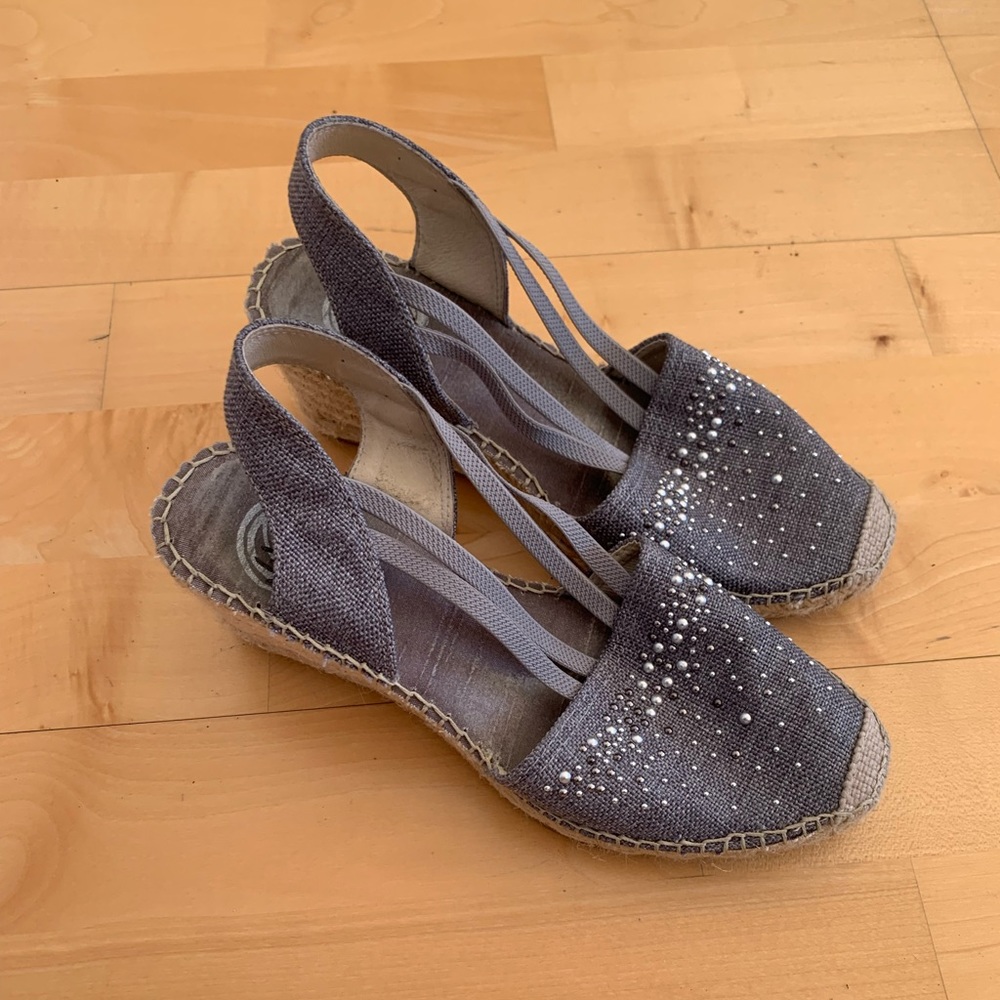 Vidorreta Gray Small Studded Sandals, 7
